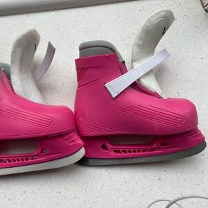 VIC HOCKEY Skates - Size: US Y 8-9